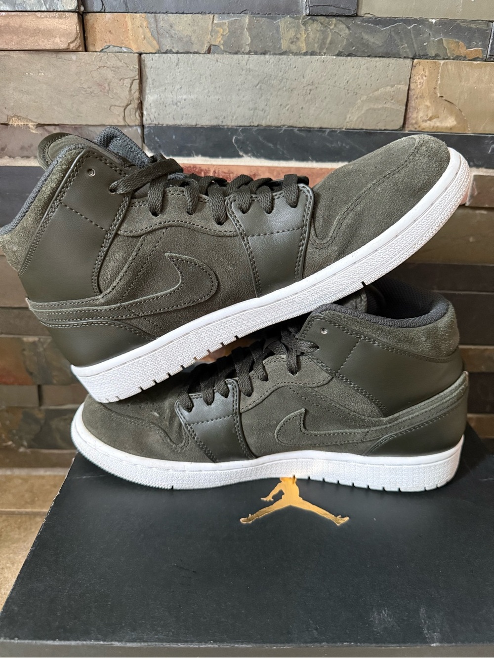 Jordan 1 Mid Sequoia Men’s Size 9 Green Max Suede OG 554724-302 FAST SHIPPING